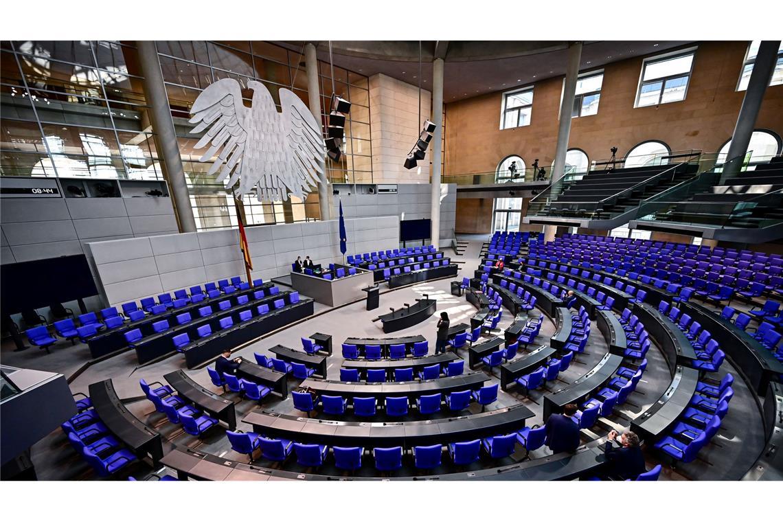 So funktioniert die Vertrauensfrage im Bundestag Vertrauensfrage, Auflösung des Bundestages - dann wird es im Plenarsaal leer.