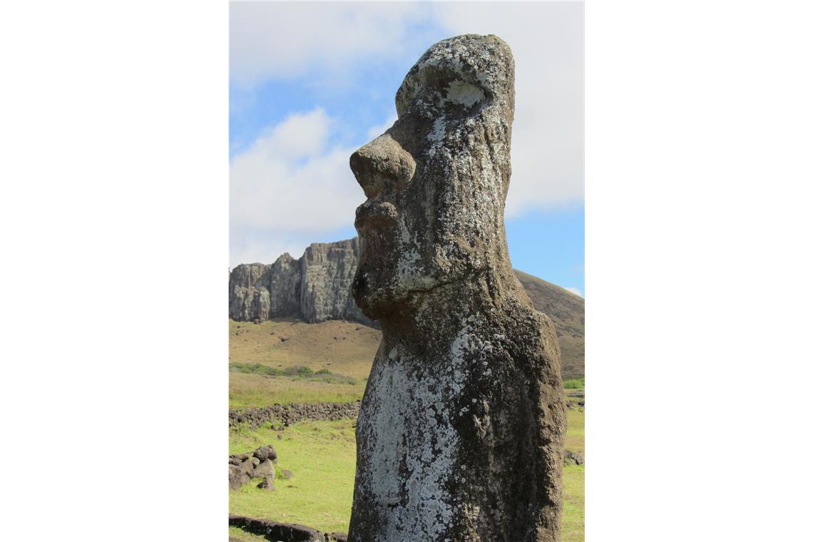 Was hat die Osterinsel mit Ostern zu tun? Verwittert und ein wenig geheimnisvoll sehen die Moai-Figuren auf der Osterinsel aus. Sie sind stumme Zeugen einer vergangenen Zeit.