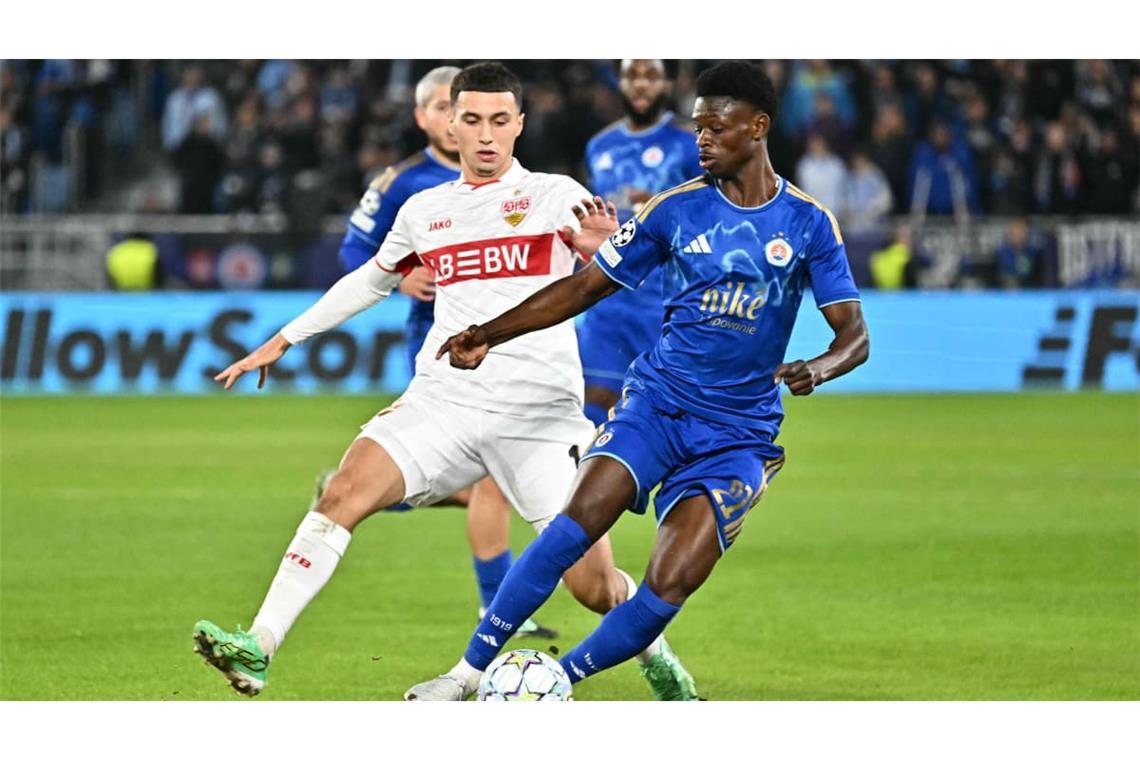 VfB-Offensivspieler Bilal El Khannouss vergab in der 17. Minute die erste große Chance für Stuttgart.