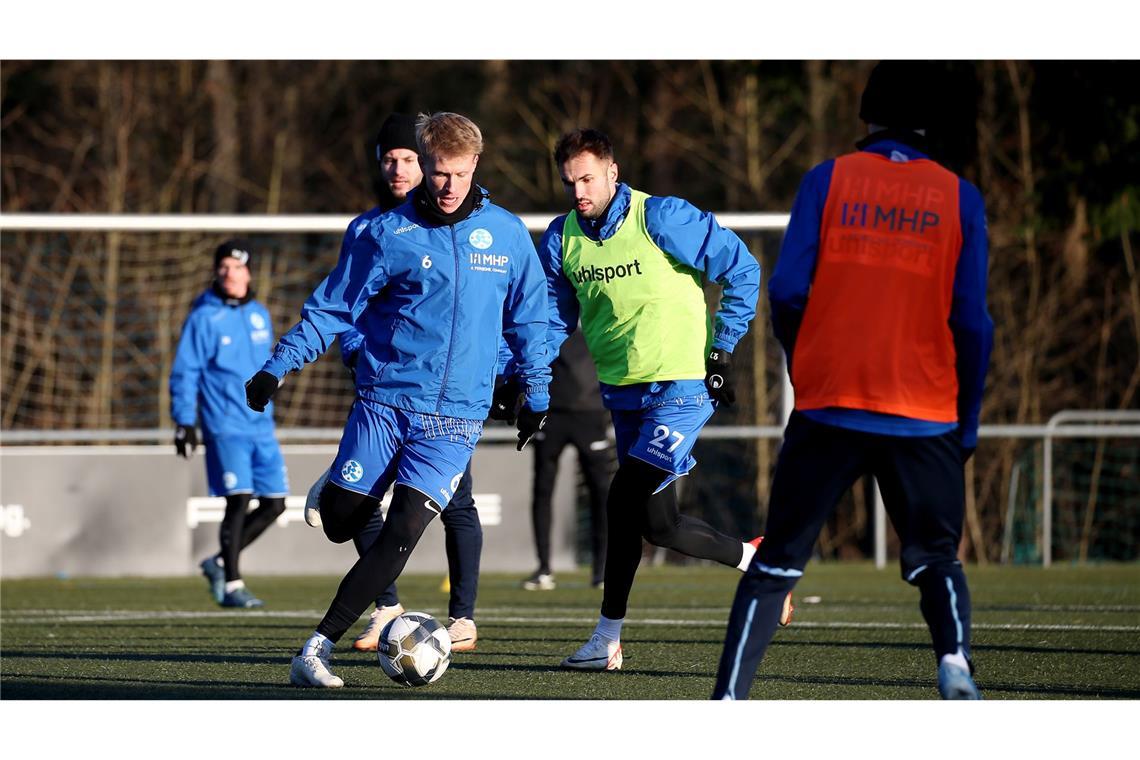 Niklas Antlitz geht – Rückkehrer David Stojak beim Trainingsstart schon dabei Vico Meien (li.) gegen Daniel Kalajdzic