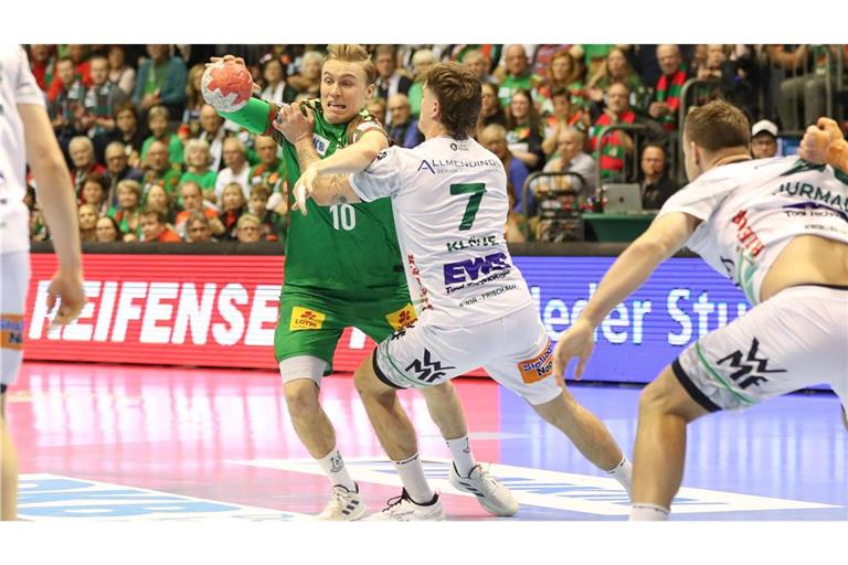 Victor Klöve (re.) gegen Gisli Kristjansson: Der SC Magdeburg ist von Frisch Auf Göppingen nicht zu stoppen.