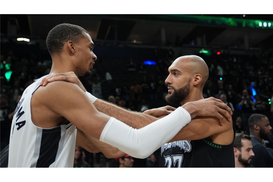 Victor Wembanyama (l) und die San Antonio Spurs stehen im NBA-Halbfinale.
