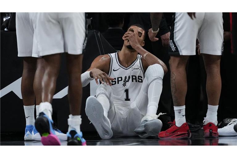 Victor Wembanyama verletzte sich im zweiten Viertel.