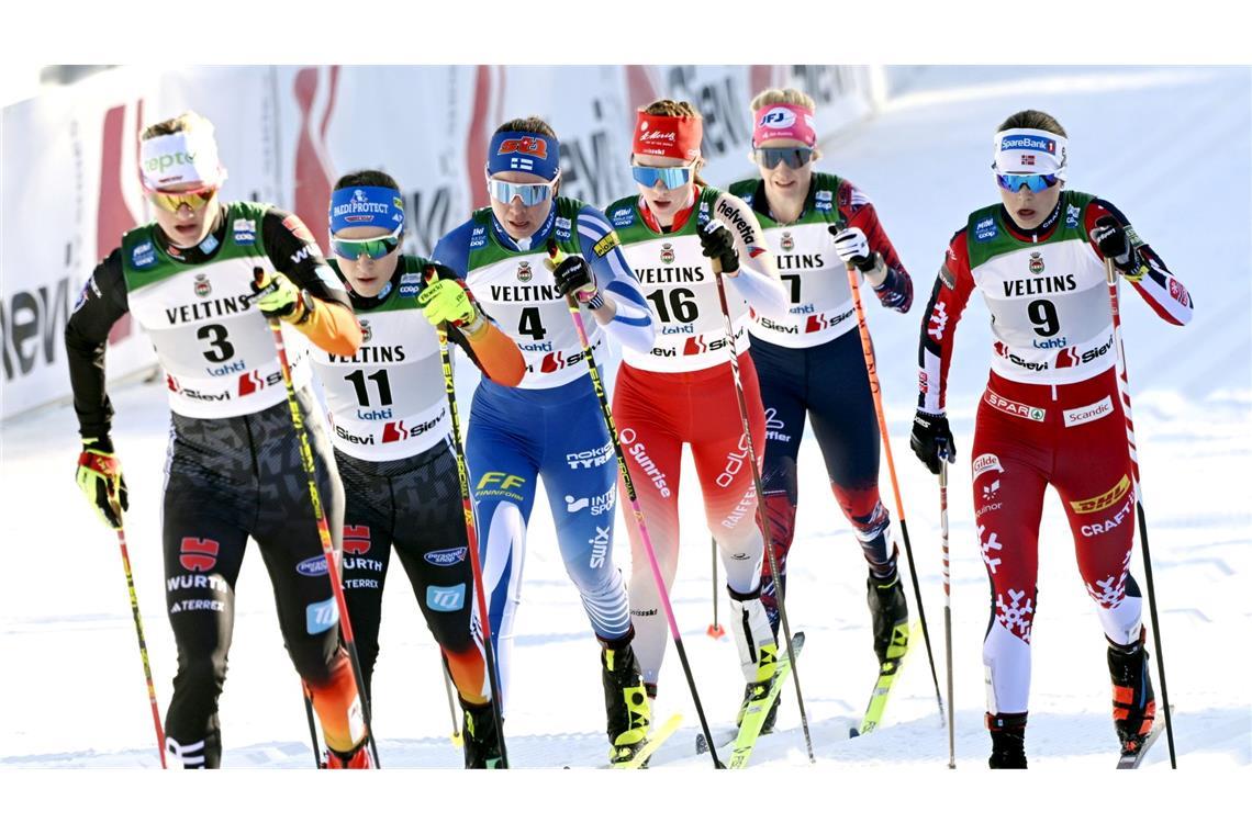 Hennig und Carl stark bei vermutlich letzter Johaug-Gala Victoria Carl (1.v.l) und Katharina Hennig (2.v.l.) in Aktion.
