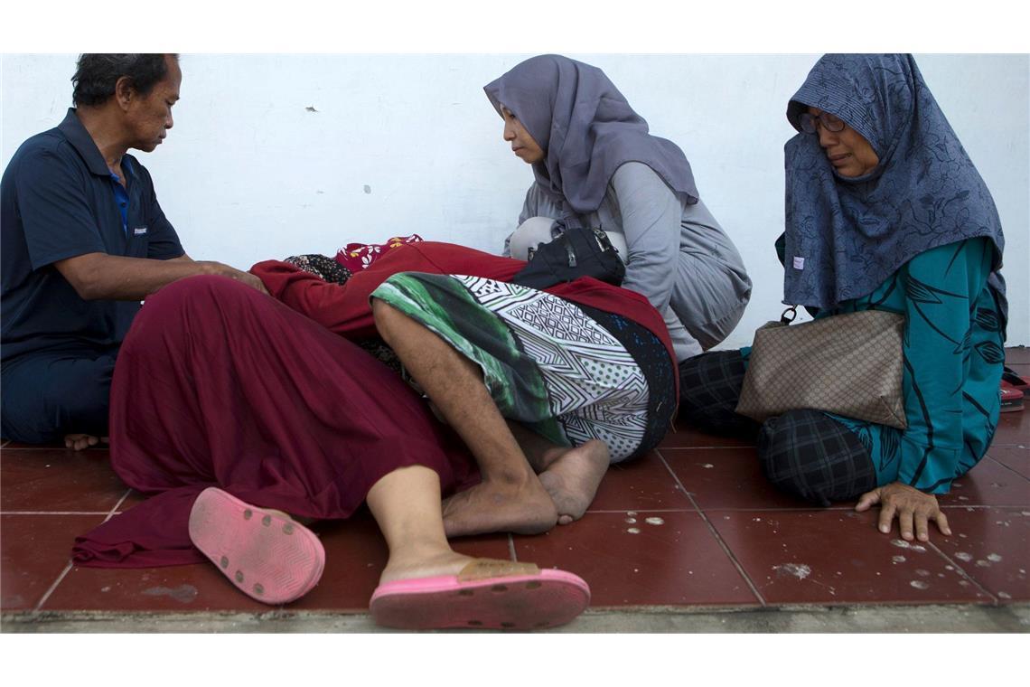 Fähre sinkt vor Bali: Dutzende Menschen im Meer vermisst