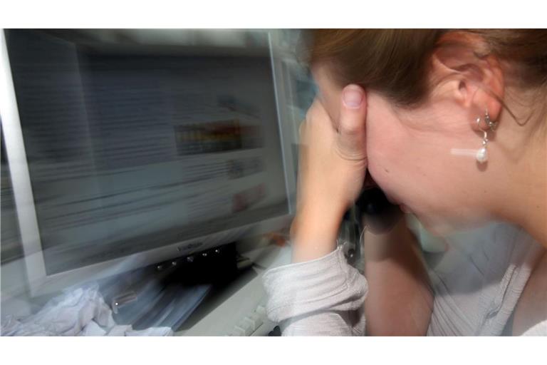 Viele Arbeitnehmer empfinden ihre Jobs als stressig - je jünger, desto häufiger. (Symbolbild)