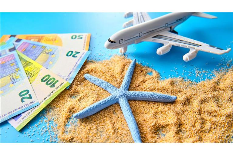 Viele Arbeitnehmer haben es schon fest eingeplant. Wenn es dann auf dem Konto landet, freut man sich trotzdem: das Urlaubsgeld.