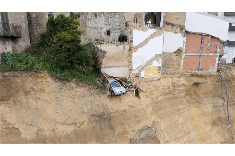 Viele Bewohner stehen vor den Scherben ihrer Existenz.