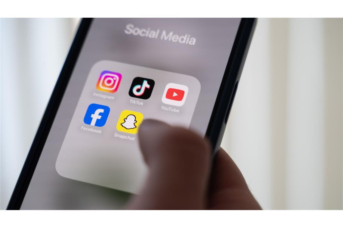 Viele der Teilnehmerinnen und Teilnehmern wünschen sich mehr Regulierung in den sozialen Medien (Symbolbild).