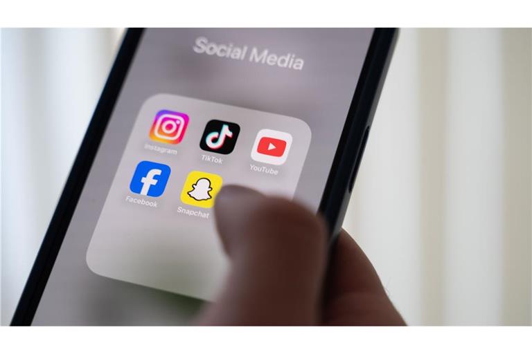 Viele der Teilnehmerinnen und Teilnehmern wünschen sich mehr Regulierung in den sozialen Medien (Symbolbild).