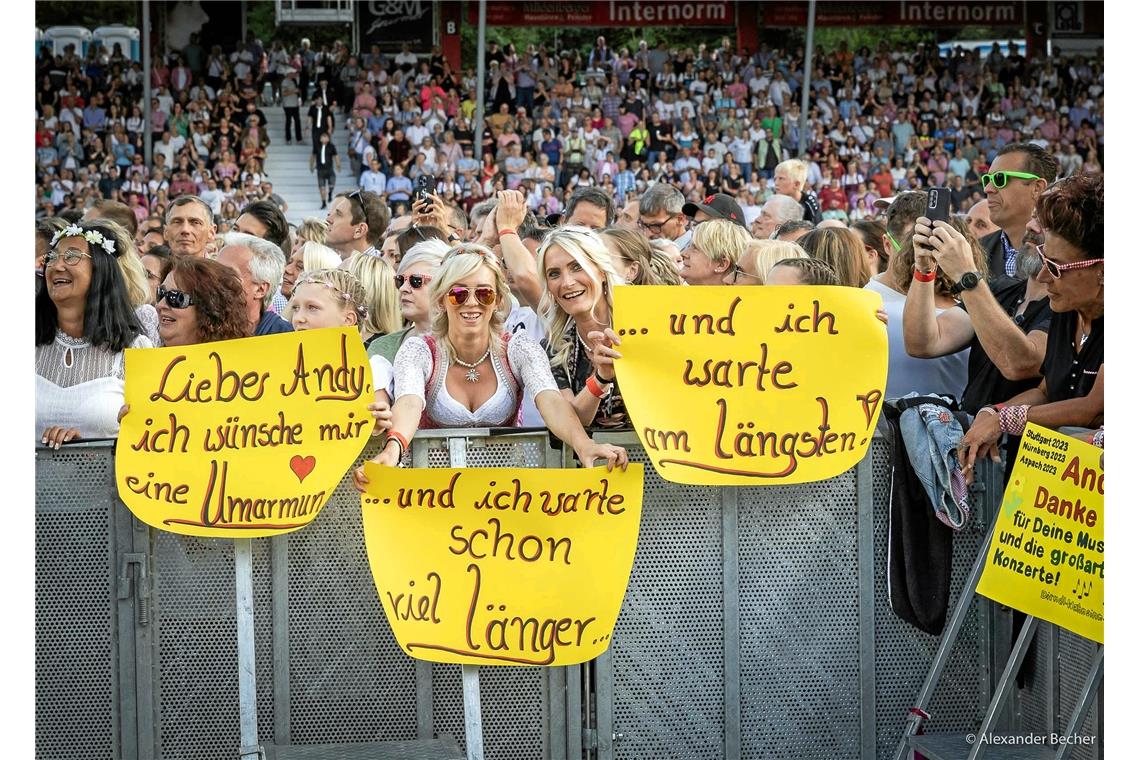 Viele Fans wünschen sich eine persönliche Begegnung mit dem Sänger. 