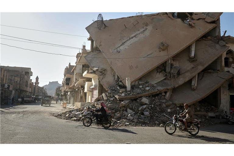 Viele Häuser in Syrien sind im Krieg zerstört worden. Dass jetzt Binnenvertriebene und auch einige Flüchtlinge zurückkehren, sorgt dafür, dass Wohnraum noch knapper wird. (Archivfoto)