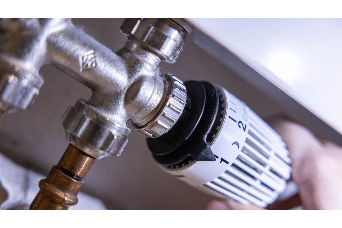 Viele Menschen fürchten sich vor den Kosten der klimaneutralen Umstellung – besonders beim Heizen.