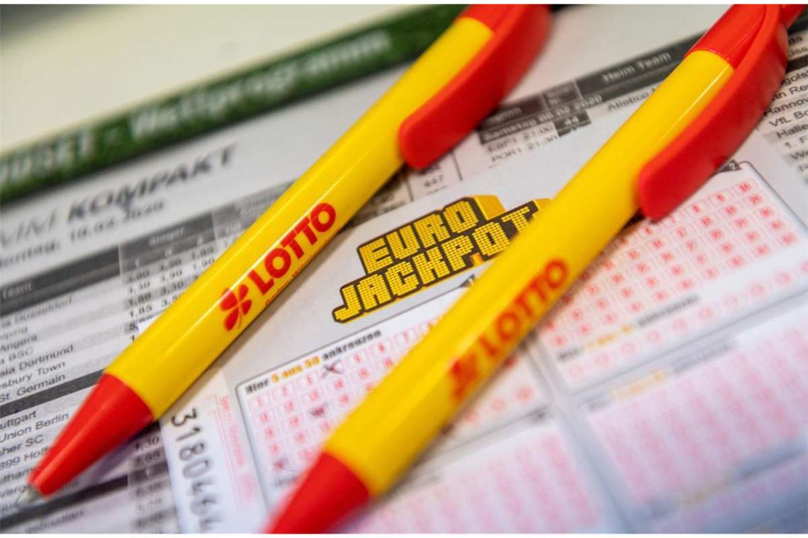 Aktuelle Eurojackpot Zahlen der Ziehung vom 05.11.2024 Viele Menschen hoffen jeden Dienstag und Freitag die richtigen Gewinnzahlen beim Eurojackpot getippt zu haben.