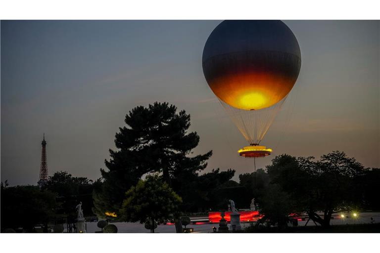 Viele Menschen in Paris hatten sich gewünscht, dass der olympische Ballon wieder in die Stadt zurückkehrt.