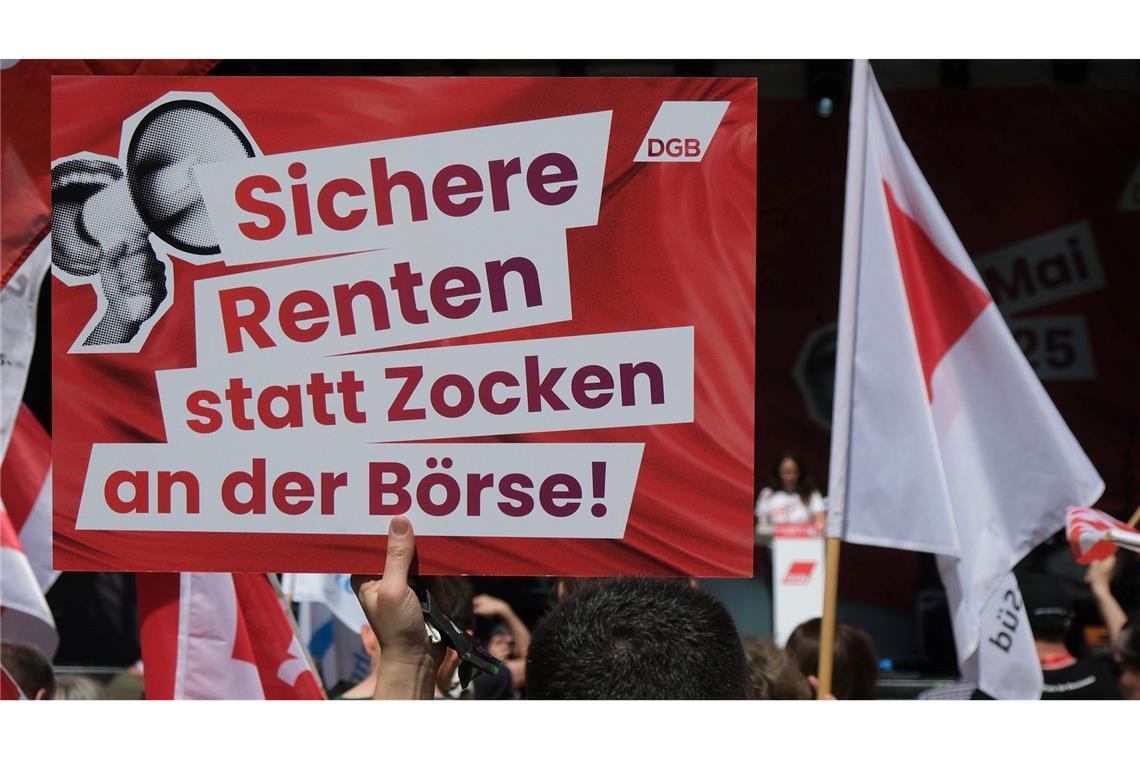 Viele Menschen sorgen sich davor, an der Börse Geld zu verlieren. (Archivbild)
