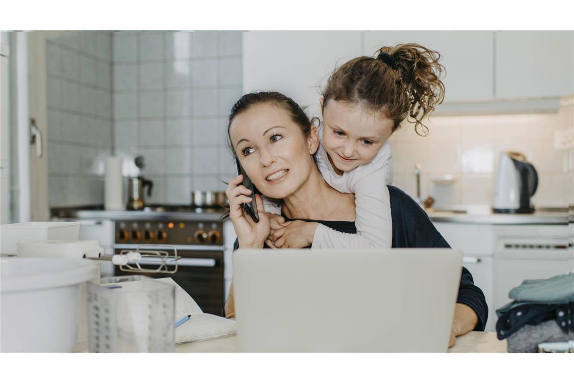 Viele Mütter in Teilzeit würden laut einer Umfrage mehr arbeiten, wenn besser auf ihre Bedürfnisse eingegangen würde. (Symbolbild)