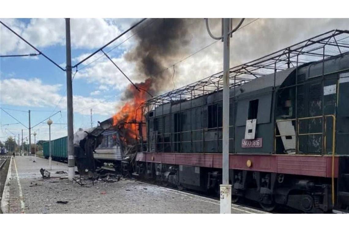 Viele Verletzte in der Ukraine nach Beschuss von Bahnhof Viele Passagiere wurden bei dem Angriff auf einen Bahnhof in Schostka verletzt.