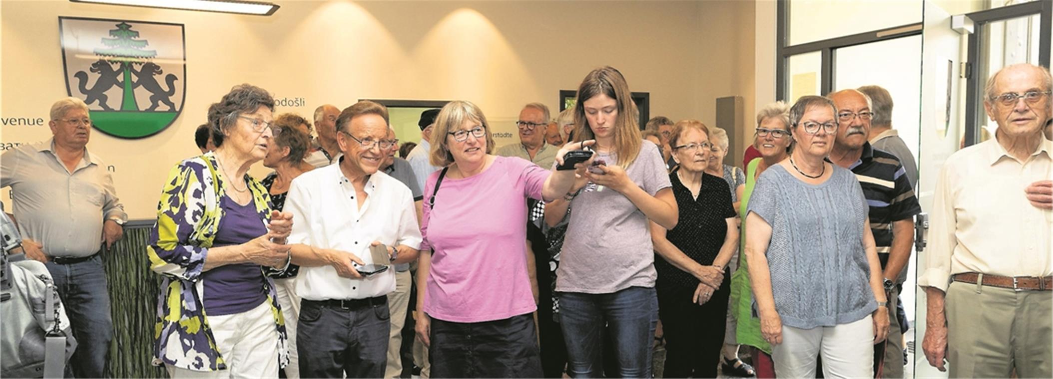 Beste Ergebnisse in Weststadt und Stadtbezirken Viele sind am Sonntag ins Murrhardter Rathaus gekommen, um die Auszählungen dort zeitnah zu verfolgen. Foto: J. Fiedler