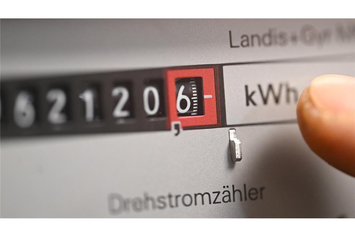 Viele Strom-Grundversorger haben schon die Preise gesenkt, weitere folgen. Der Grund: Gesunkene Netzgebühren und niedrigere Einkaufspreise. (Symbolbild)