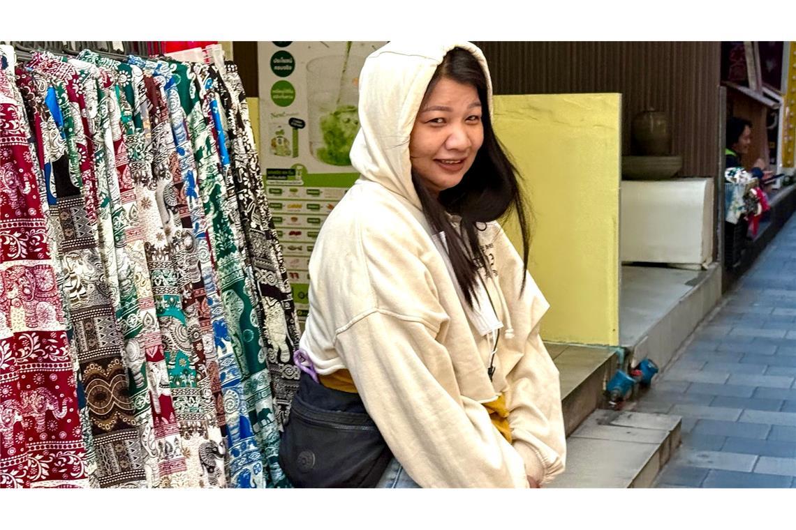 Thais in Pullover und Wolljacke: "Kältewelle" in Bangkok Viele Thais sind derzeit mit dicken Pullis unterwegs - bei Tiefstwerten von 15 Grad. (Foto aktuell)