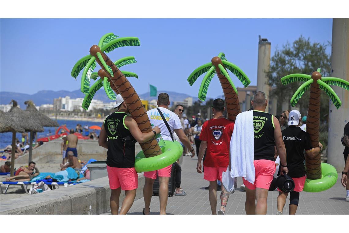 Hotels melden Übernachtungs- und Preisrekorde Viele Touristen zieht es nach Spanien.