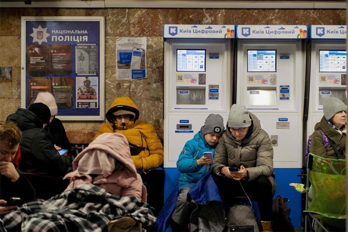 Europas Kleinmut gegenüber Kiew Viele Ukrainer suchen fast jede Nacht Schutz in U-Bahn-Stationen vor dem russischen Bombenterror.