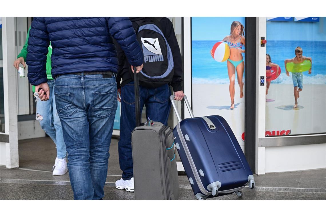 Viele wollen verreisen, schauen aber genauer auf die Kosten. (Symbolbild)