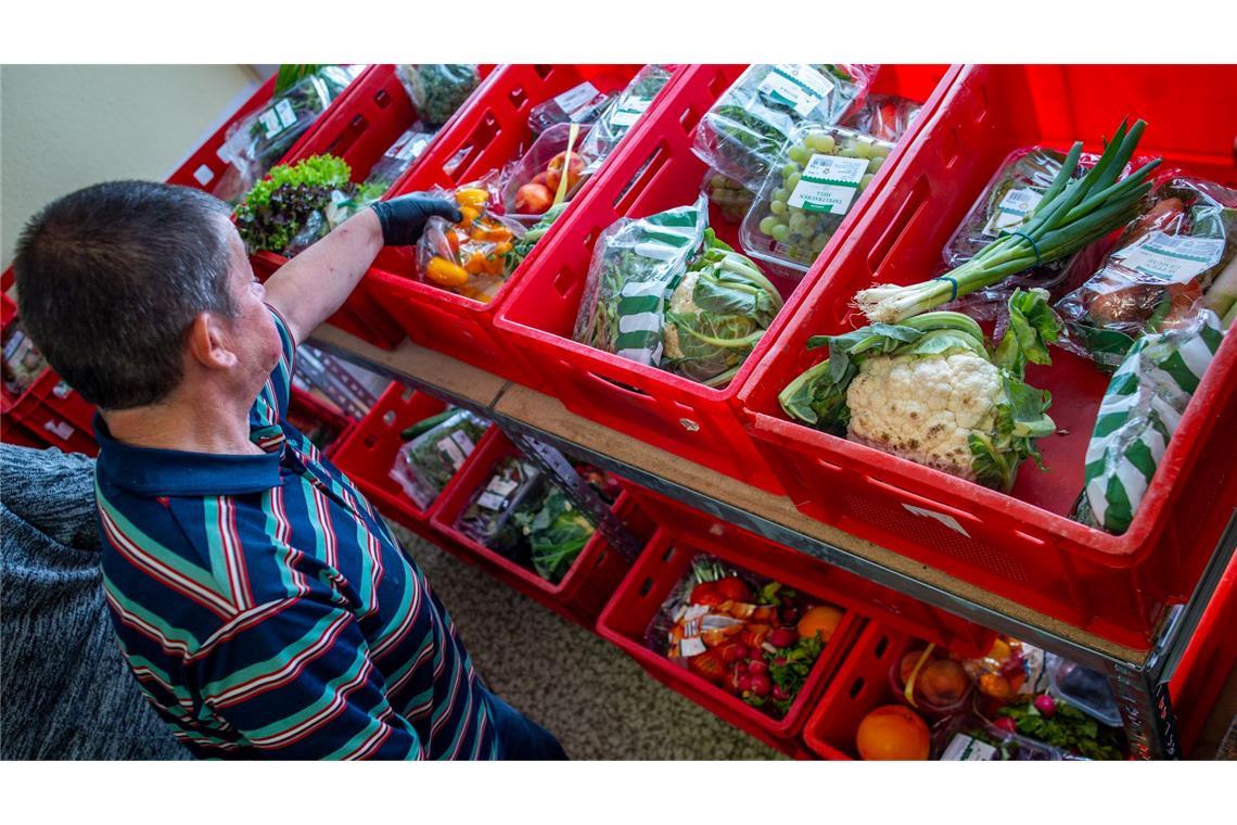 Vielen Tafeln fehlen immer noch dringend Helferinnen und Helfer. (Archivbild)