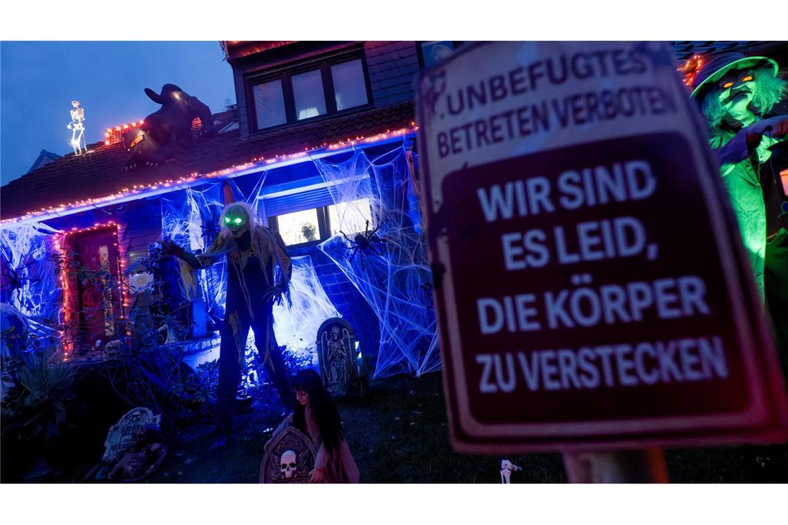 Halloween-Bilanz: Feuerwerk und nagelgespickte Schokolade Vielerorts gab es Partys.