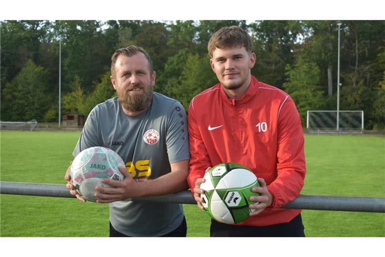 Vielleicht sogar ab und zu gemeinsam auf Torejagd: Mate Zovko (li.) will sich fußballerisch aber eher im Hintergrund halten und das Rampenlicht im Sturm von Fortuna Böblingen seinem Sohn Marijan Zovko (re.) überlassen.
