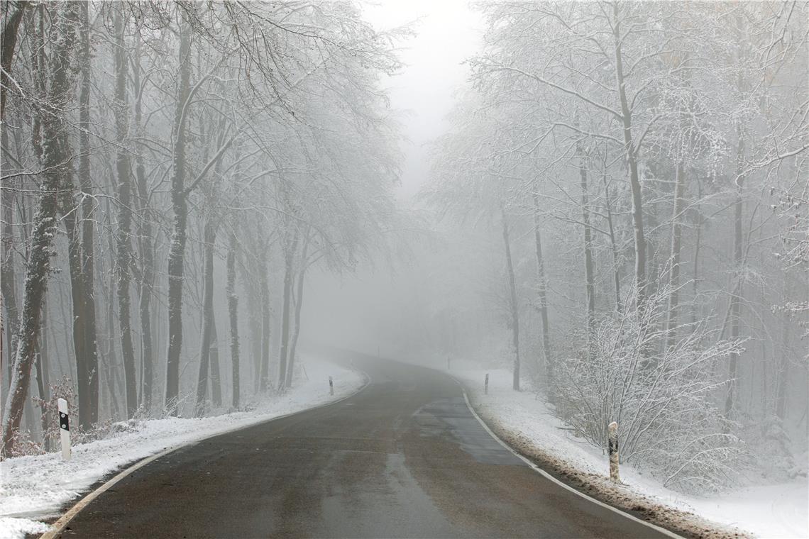 Fünf Glätteunfälle im Rems-Murr-Kreis Vier Fahrer sind unbeteiligt von der glatten Straße abgekommen. Symbolfoto: Alexander Becher