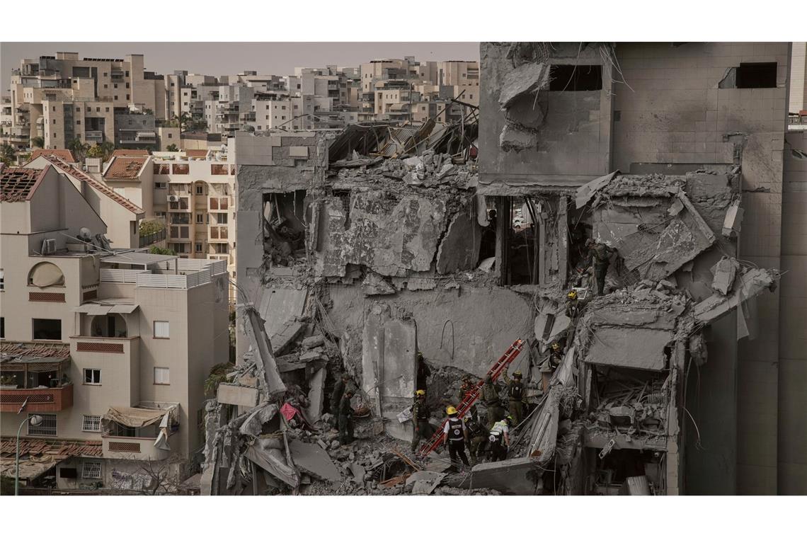 Vier Menschen wurden in der israelischen Stadt Beerscheva getötet, als ihr Wohnhaus von einer iranischen Rakete getroffen wurde.