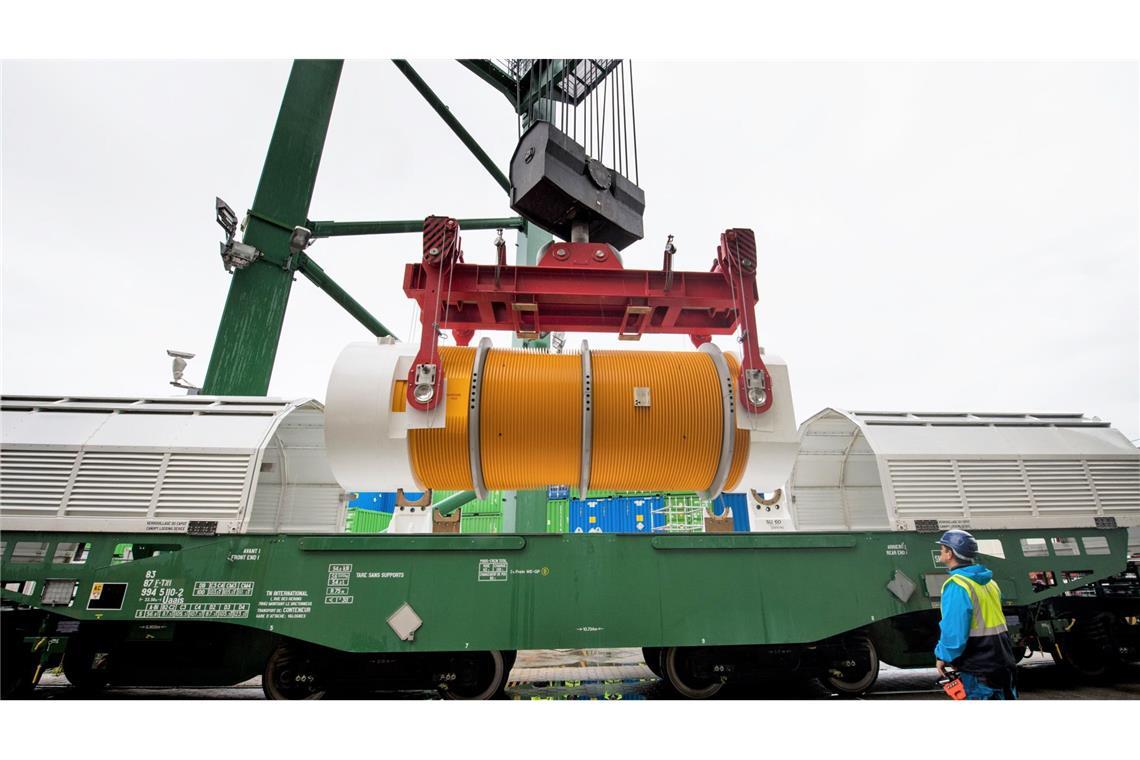Nach Jahren wieder Castor-Transport Vier solcher Behälter mit hochradioaktiven Abfällen sollen von Frankreich nach Philippsburg gebracht werden.