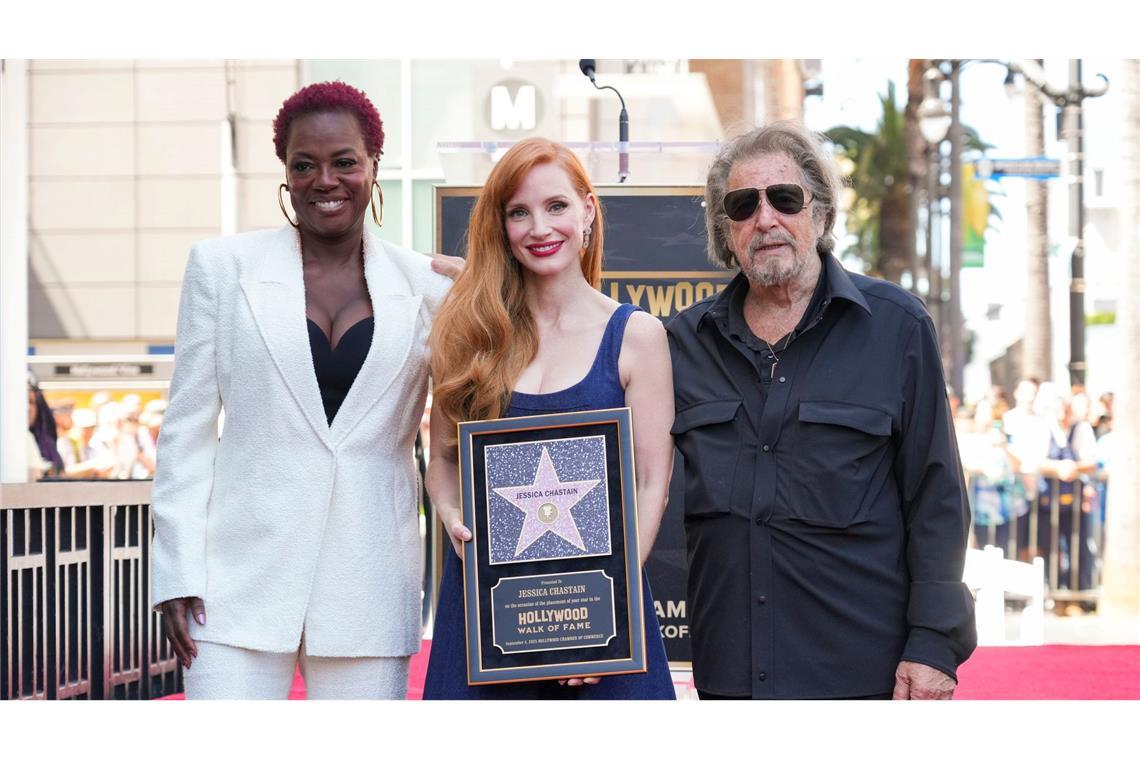 Hollywood-Stern für Jessica Chastain - Al Pacino feiert mit Viola Davis und Al Pacino zollen Jessica Chastain Tribut.