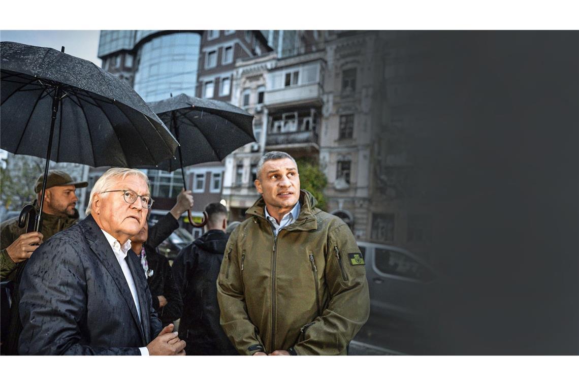 Bürgermeister Klitschko: Mindestens zwei Tote bei Drohnenangriff auf Kiew Vitali Klitschko und Bundespräsident Steinmeier 2022 in Kiew.