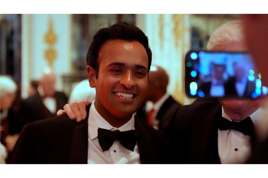 Trump feiert Gala mit Regierungskandidaten und Promis Vivek Ramaswamy soll an der Seite von Musk an der Kürzung von Regierungsausgaben arbeiten.