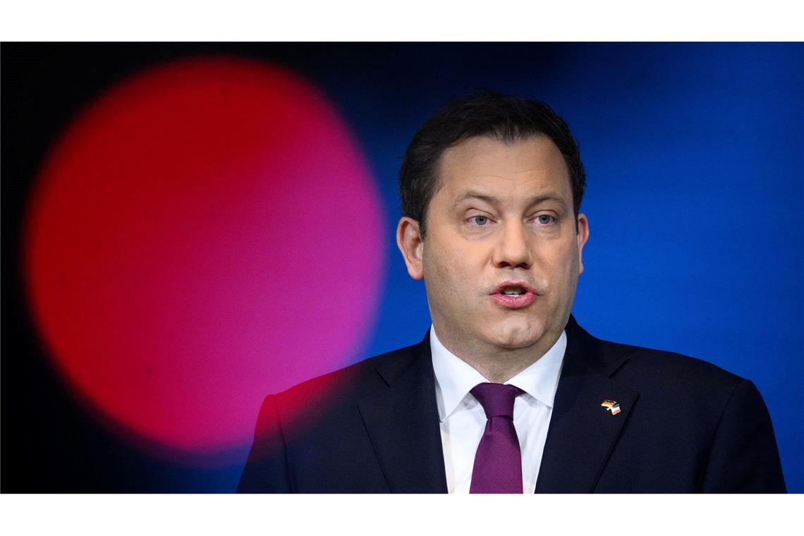 Vizekanzler Klingbeil kündigt an, man werde sich gegen wirtschaftliche Erpressung wehren.