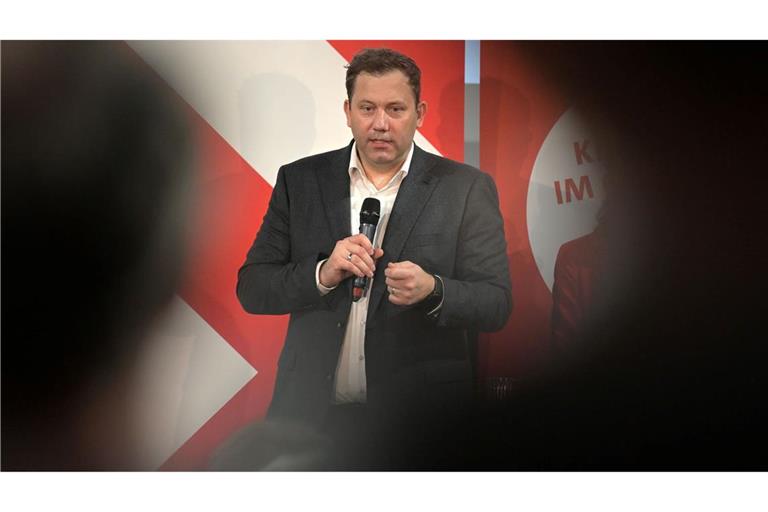 Vizekanzler und SPD-Chef Lars Klingbeil will die deutsche Autoindustrie in der Krise unterstützen.