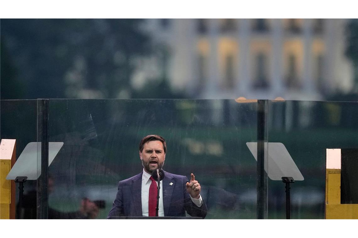 Vance an Amerikaner: Trump bei Nahost-Vorgehen vertrauen Vizepräsident Vance ruft die Amerikaner auf, darauf zu vertrauen, dass Trump bei seiner Nahost-Politik von den Interessen der amerikanischen Bevölkerung geleitet wird. (Archivbild)