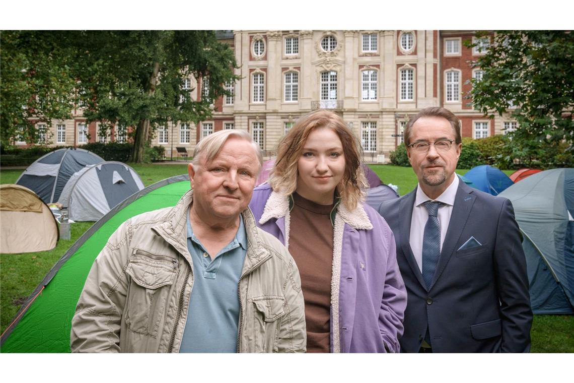 Berauschter Boerne geht viral v.l.n.r. Axel Prahl (Frank Thiel), Bineta Hansen (Kim Moser) und Jan Josef Liefers (Prof. Karl-Friedrich Boerne).