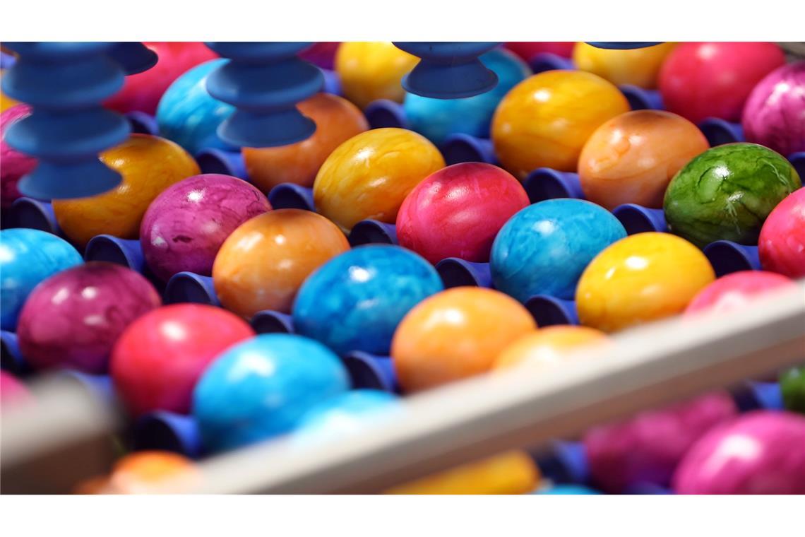 Werden zum Osterfest die Eier knapp? Vogelgrippe und hohe Nachfrage - werden bunte Eier in diesem Jahr teurer? (Symbolfoto)