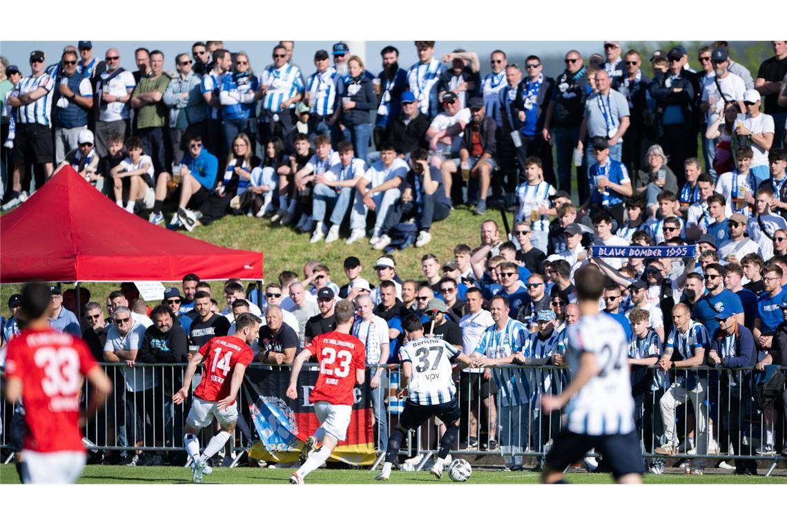 Viererpack in Holzhausen – Marlon Faß schießt die Blauen ins Endspiel