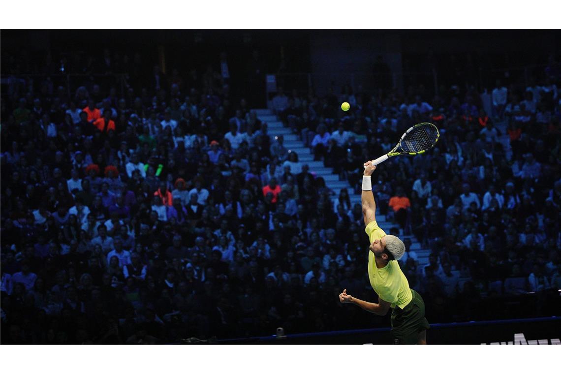 Volle Konzentration beim Aufschlag: Carlos Alcaraz