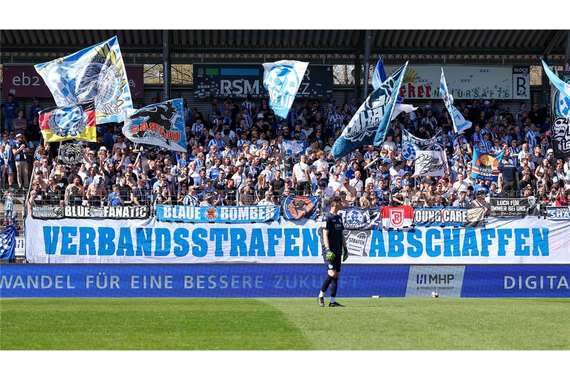 Nach der Party folgt der Kater Voller B-Block bei insgesamt 4590 Besuchern.