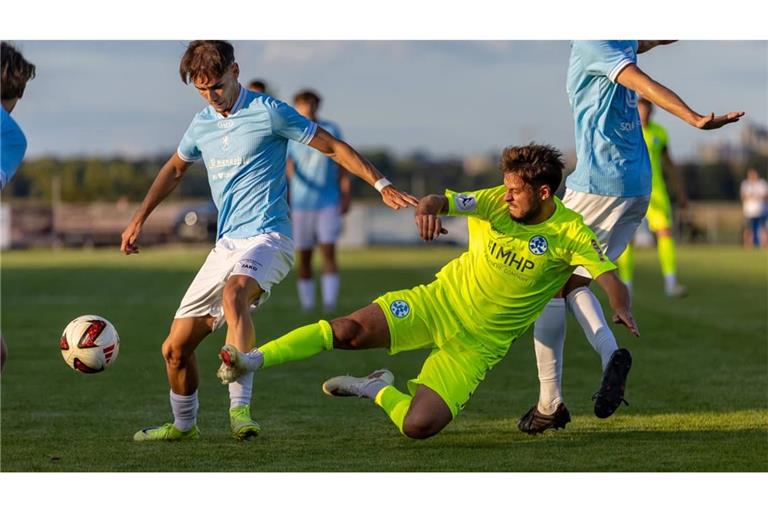 Voller Einsatz wie von Yannick Glessing (re., gegen Waldstettens Can-Luca Groiss) wird von den&nbsp; Kickers auch gegen Mainz gefragt sein.