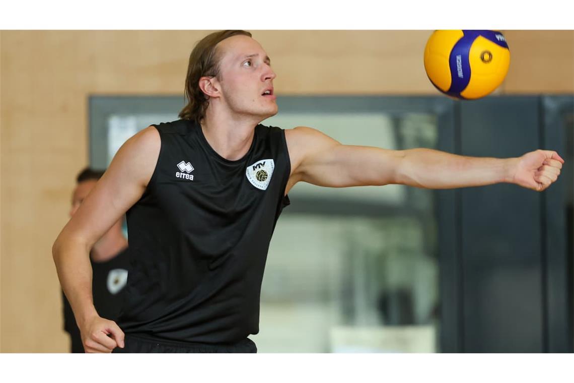 Voller Fokus auf die Ballarbeit: Ben-Simon Bonin, der Kapitän der Barock Volleys MTV Ludwigsburg.