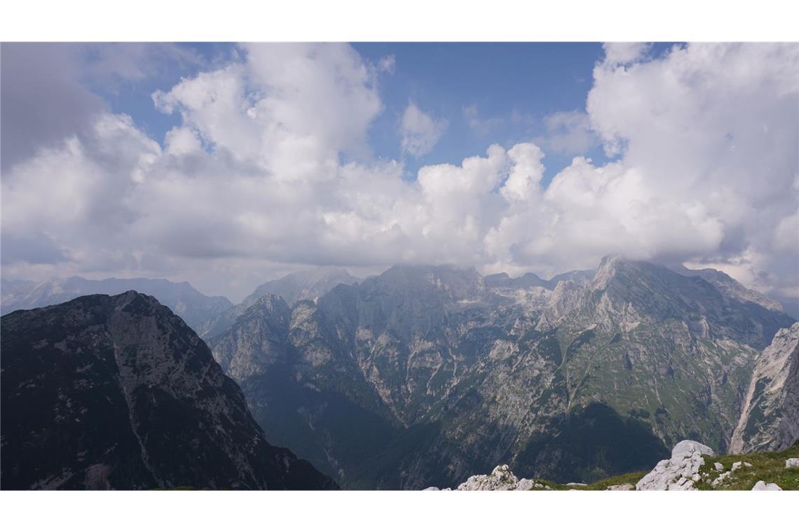 Vom 2864 Meter hohen Triglav, Sloweniens höchstem Gipfel, hat man einen fantastischen Panoramablick auf die Bergwelt der Julischen Alpen (Archivbild).