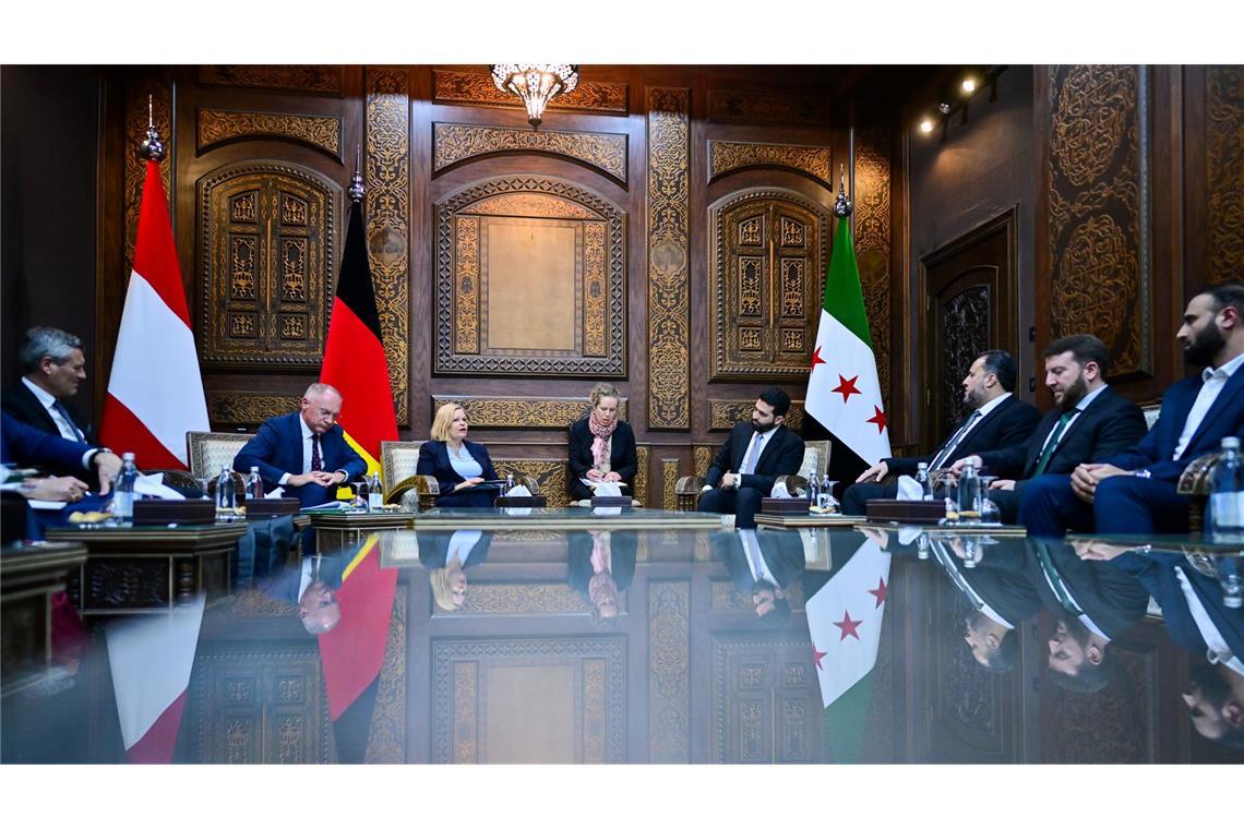 Faeser holt geplatzten Kurzbesuch in Syrien nach Vom Flughafen fährt die geschäftsführende Bundesinnenministerin, Nancy Faeser (SPD), direkt zum Innenministerium.