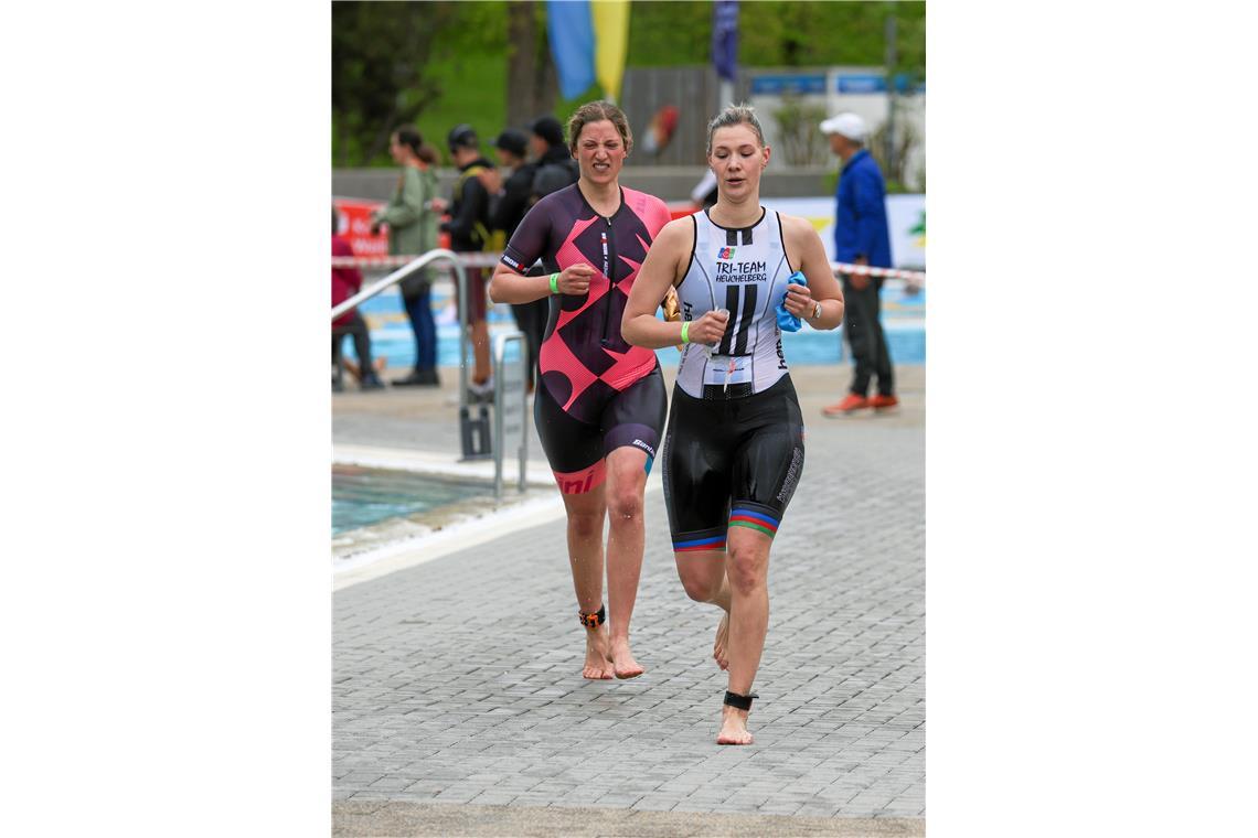 Vom Schwimmerbecken geht es am Nichtschwimmerbecken vorbei in Richtung Wechselzo...